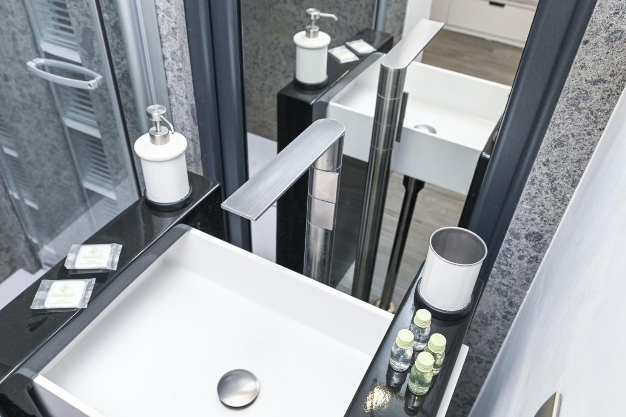The Essential Trastevere Design Studio Rom Exteriör bild